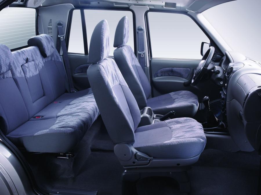 Интерьер Mahindra Pik Up Double Cab 2009 года  (фото 4 из 6)